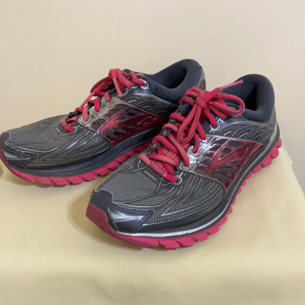 Brooks Glycerin 14 Sz 8 Running Shoe Gray and Pink, great for training.